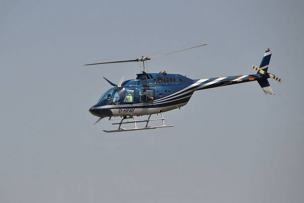 贝尔206直升机
