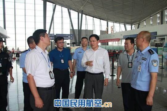 2012年8月24日,民航局公安局宋胜利局长来到乌鲁木齐国际机场