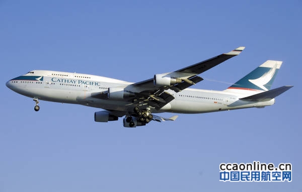 cathaypacific_b747-400_b-hkf_arp