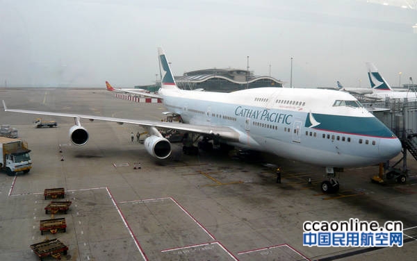 cathay_pacific_b747-400_b-hui